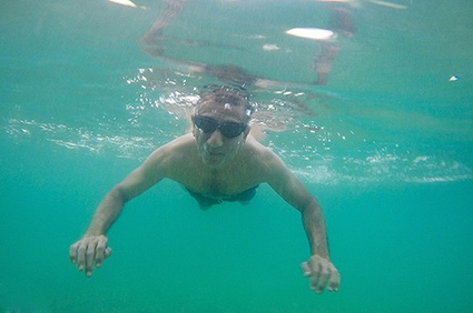 لذت شنا در جزیره کمتر شناخته شده ایران+عکس