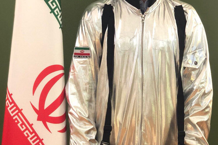 عذرخواهی آذری جهرمی به خاطر لباس فضانوردی قلابی