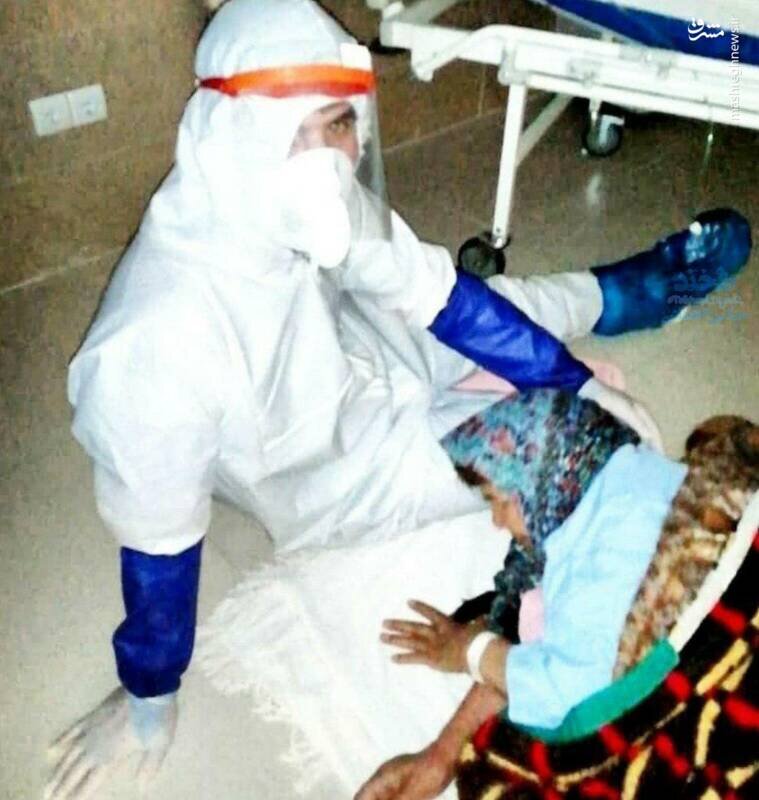 چرا این پیر زن کرونایی در بیمارستان روی زمین خوابیده است؟ /عکس