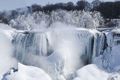 آبشار بزرگ نیاگارا از سرما یخ زد