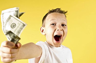 کودکی که به همه چیز «نه» می‌گوید بجز «پول»!