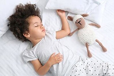 بهترین سن برای جدا خوابیدن کودک