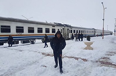 توقف قطار به دلیل بارش برف روی ریل