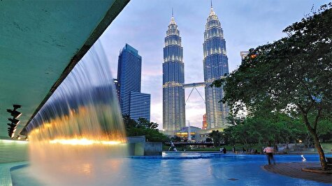 پرش از برج‌های دوقلو در مالزی