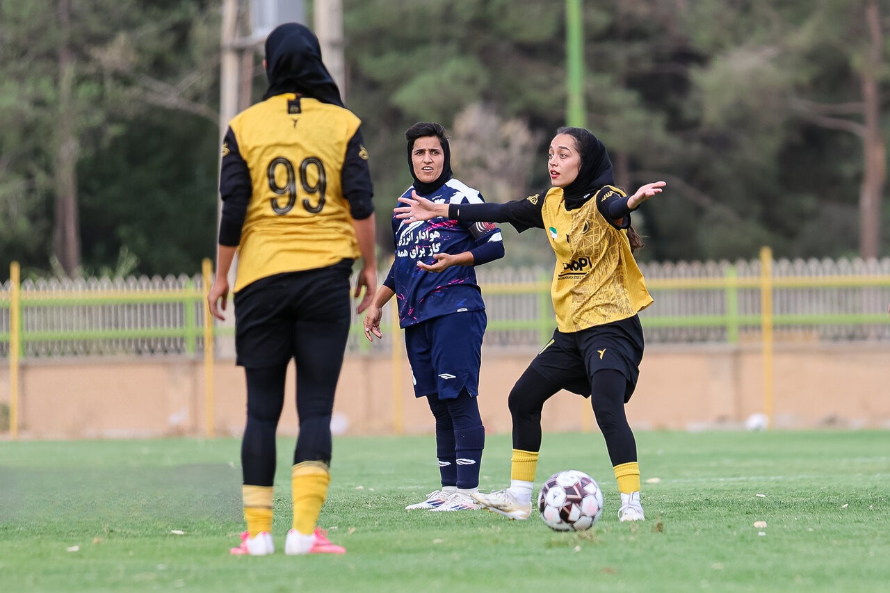 سپاهان اصفهان 1 پالایش گاز ایلام 0