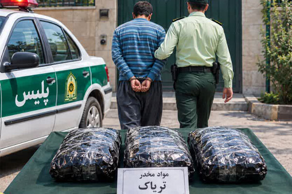 کشف ۱۲ کیلو و ۲۶۷ گرم مواد مخدر در نایین؛ ۵ قاچاقچی دستگیر شدند